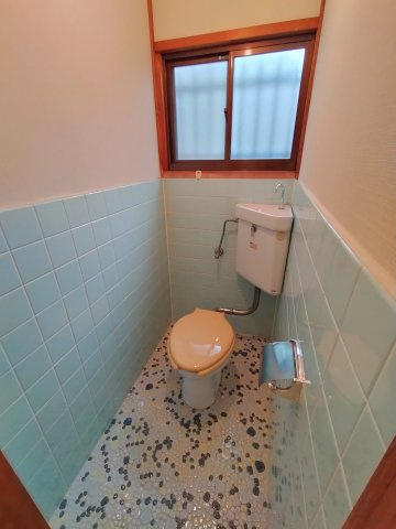 城東区中浜１丁目中古戸建のトイレ