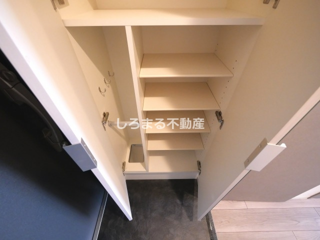 プレサンス東小橋エレディータの収納