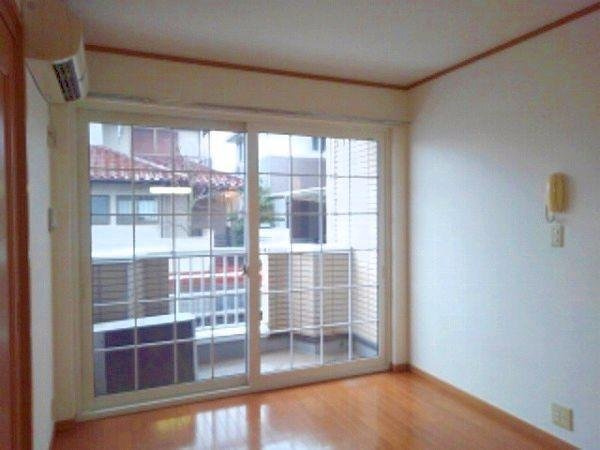 ソレイユ　レジデンスの居間・リビング|ゆったりとした居間です