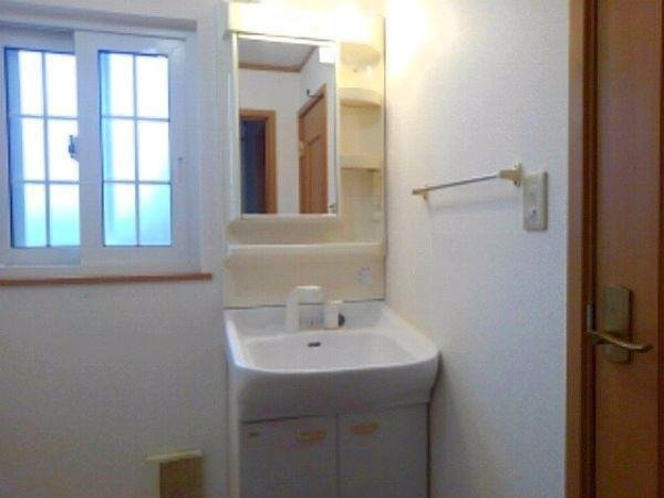 ソレイユ　レジデンスの洗面所|コンパクトで使いやすい洗面所