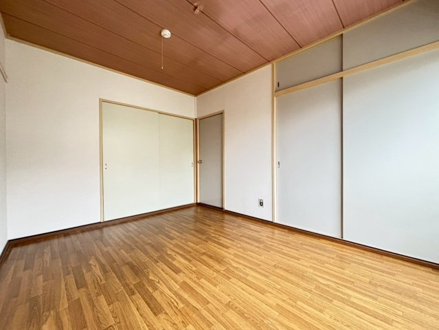 【寝室】