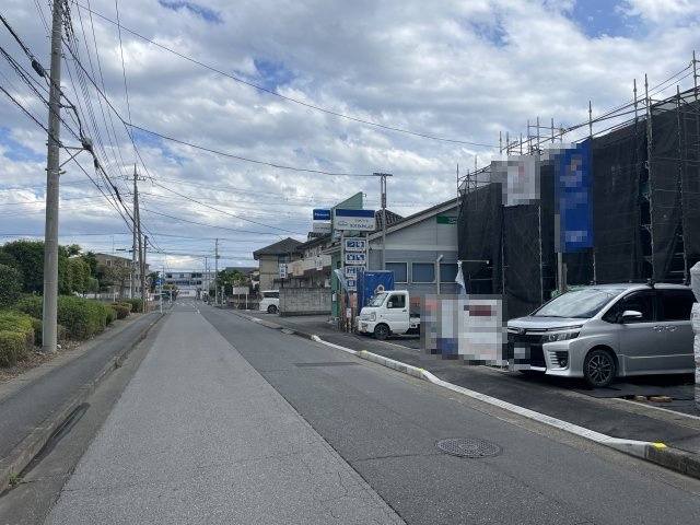 【前面道路含む現地写真】 | 深谷市上柴町西1丁目　ブルーミングガーデン 全4棟　2号棟 | 3/27撮影