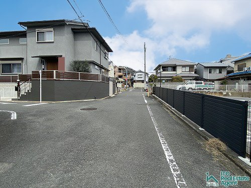 衣笠天神森町 土地の前面道路含む現地写真