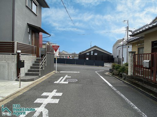 衣笠天神森町 土地の前面道路含む現地写真