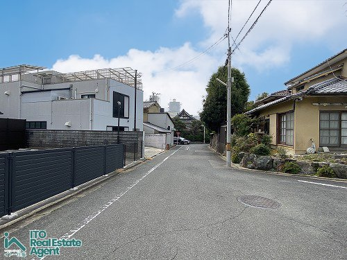 衣笠天神森町 土地の前面道路含む現地写真