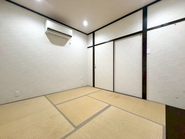 深草勧進橋町の和室|押入収納を備えた使い勝手の良い和室。お部屋を広く使え、落ち着いた空間で快適に過ごせます。

室内（2026年3月）撮影