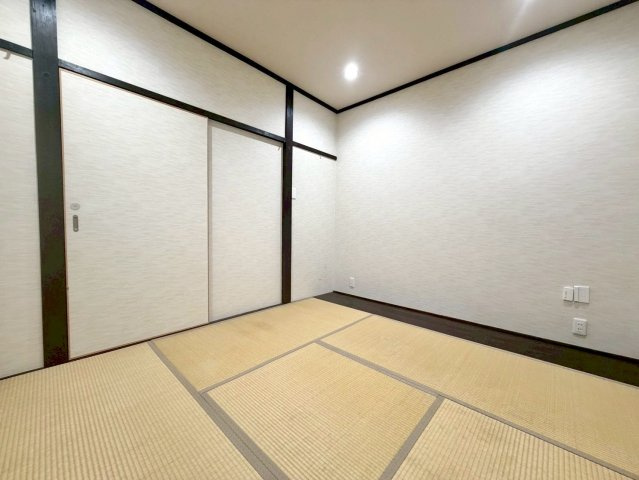 深草勧進橋町の和室|ゆとりある広さの和室空間。シンプルで使い勝手が良く、寝室やくつろぎスペースとしても活用できるお部屋です。

室内（2026年3月）撮影