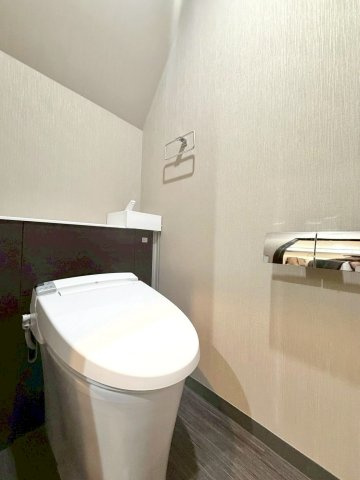 深草勧進橋町のトイレ|清潔感のあるトイレ空間。シンプルで落ち着いた内装で、毎日快適にご利用いただけます。

室内（2026年3月）撮影