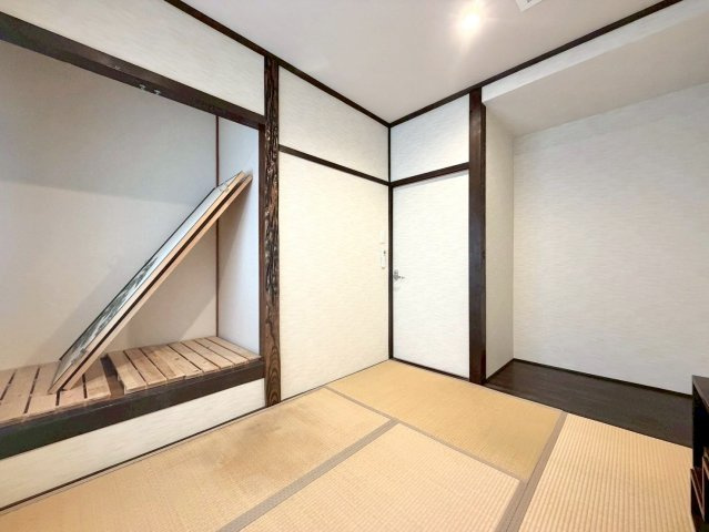 深草勧進橋町の和室|落ち着いた和モダンテイストの和室。ゆとりある広さで、寝室やくつろぎ空間としても使いやすいお部屋です。

室内（2026年3月）撮影