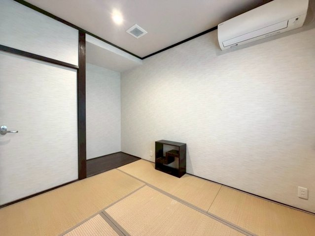 深草勧進橋町の和室|ゆとりある広さの和室空間。シンプルで使い勝手が良く、さまざまな用途に対応できる落ち着いたお部屋です。

室内（2026年3月）撮影
