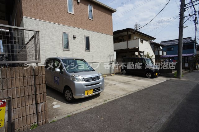 フロウリッシュＭの駐車場