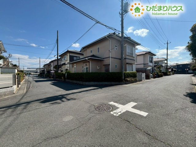 鴻巣市中央7丁目　中古戸建の前面道路含む現地写真