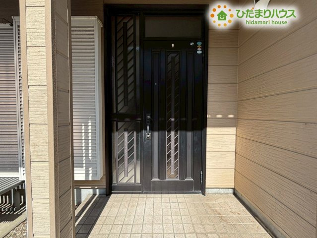 鴻巣市中央7丁目　中古戸建の玄関