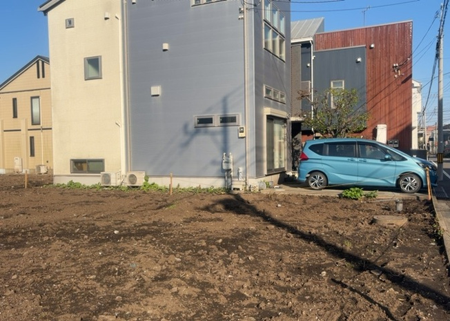 【外観】 | 土地の形が極端に長細かったり、狭小地、あるいは道路との高低差がある傾斜地だった場合、後々売ろうとしても買い手がつかない場合もあります。後々、売却することになった時に価値の下がらない土地を選びましょう。
