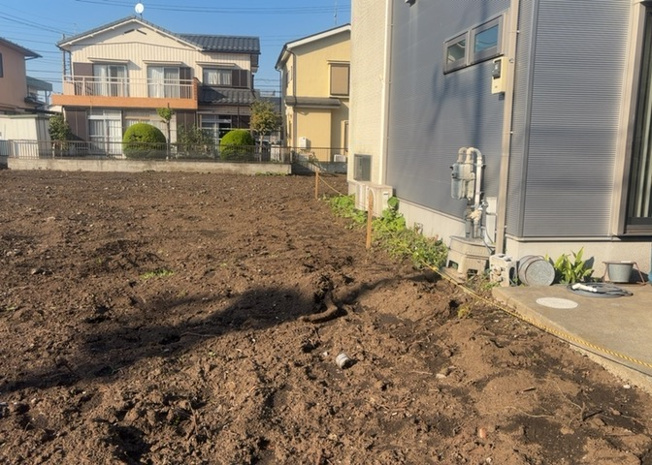 【外観】 | 土地購入を検討されている場合、境界杭がない状態で購入してしまうと境界確定測量をする必要があり、費用がかかります。購入の前に、売主、隣土地所有者立ち合いのもと境界を確定し境界杭を設置するのがベストです。