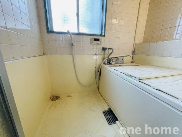 グリーンハイツ東三国の浴室|◆浴室には窓があり、窓を開けての換気ができます！