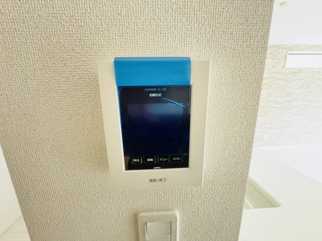 市川市下貝塚３丁目新築戸建【宮久保小学校：9分】のセキュリティ|来客時も安心のTVモニター付きインターフォン