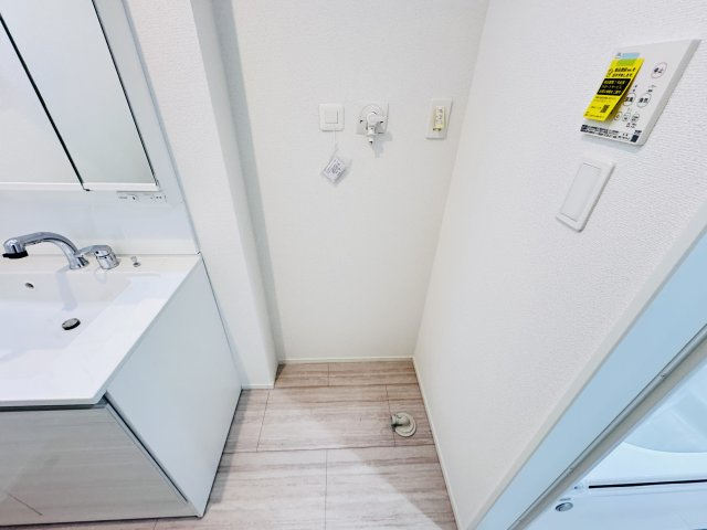 市川市下貝塚３丁目新築戸建【宮久保小学校：9分】のランドリースペース|洗濯機置き場・乾燥機用ガス栓つき