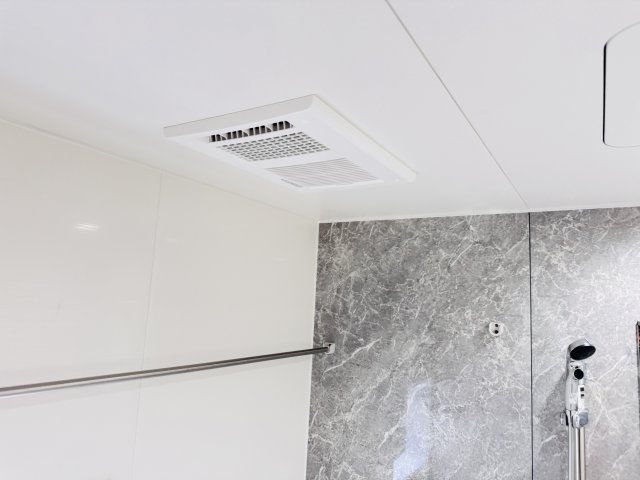 市川市下貝塚３丁目新築戸建【宮久保小学校：9分】の冷暖房・空調設備|雨の日も安心の浴室乾燥機つき