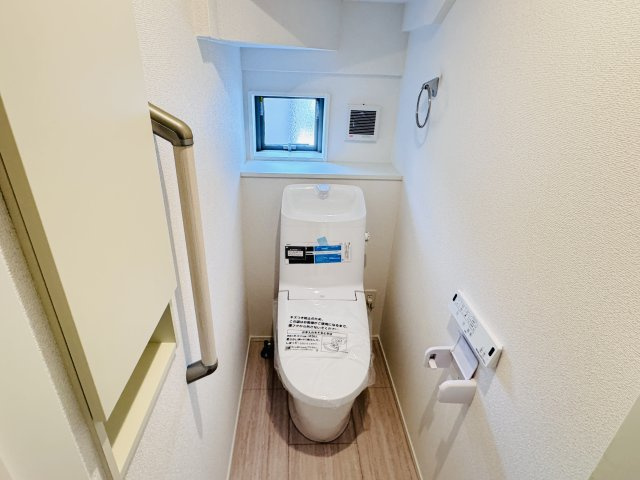 市川市下貝塚３丁目新築戸建【宮久保小学校：9分】のトイレ|温水洗浄暖房便座つきトイレ