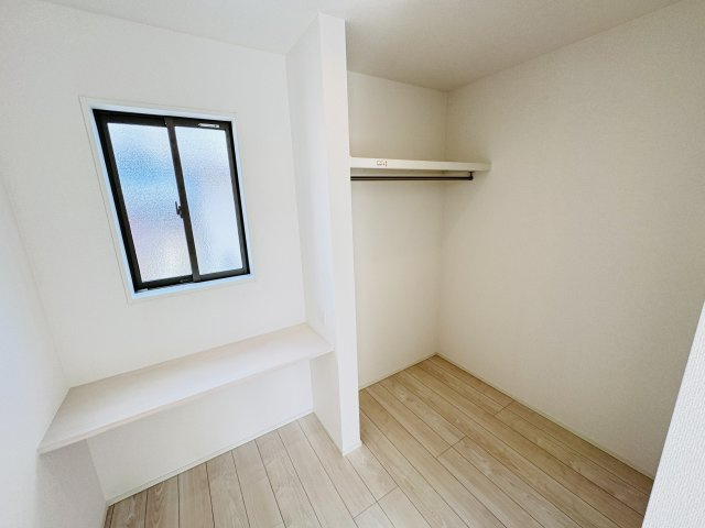 市川市下貝塚３丁目新築戸建【宮久保小学校：9分】の収納|7.5帖寝室・ウォークインクローゼット