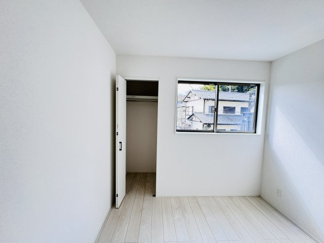 市川市下貝塚３丁目新築戸建【宮久保小学校：9分】の収納|6帖洋室収納