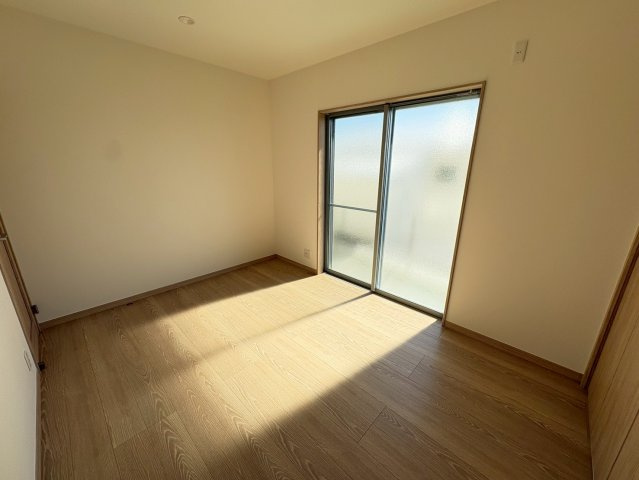 西舞子9丁目 新築戸建ての洋室|明るい洋室です