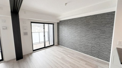 【居間・リビング】 | エステムコートパークウイングス | 11.2帖のLDKには調湿・消臭・防汚効果、水拭きも可能なエコカラット採用