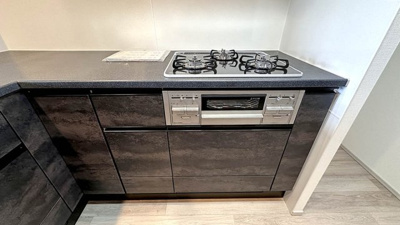 【キッチン】 | エステムコートパークウイングス | 3口コンロでお料理効率もアップ