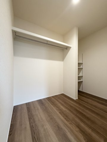 【その他共用部分】 | リーブルガーデン南区並木町第2 (全2棟) | ウォークインクローゼット(1階ホール)