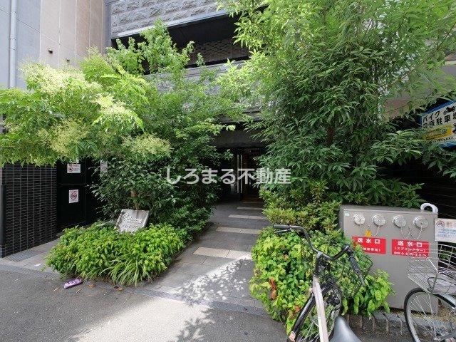 プレサンス心斎橋ニストのエントランス