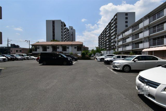 ロイヤルミサワの駐車場