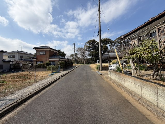 【日本家屋】鹿嶋市大字宮中　中古物件の前面道路含む現地写真