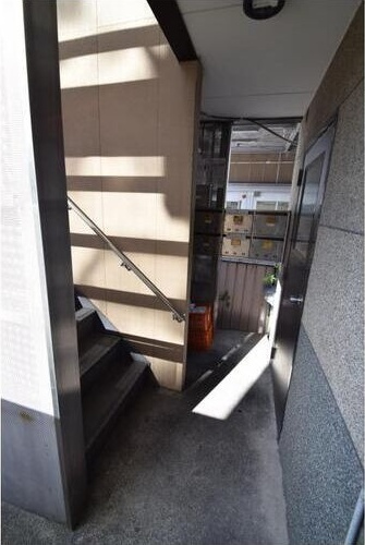 クレセント新瑞のエントランス