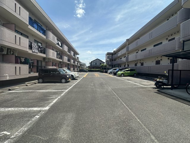 ベルドミール平戸橋1番館の駐車場