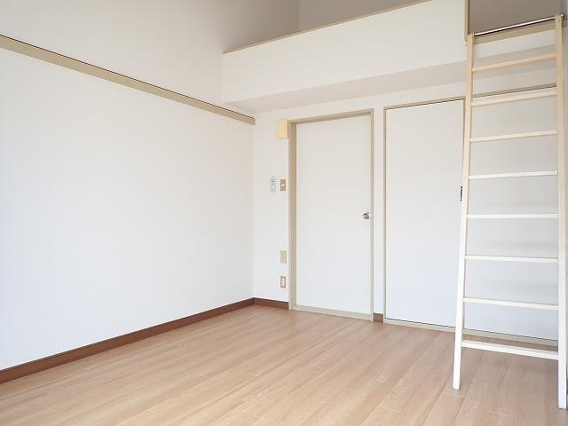 吉田マンションの居間・リビング