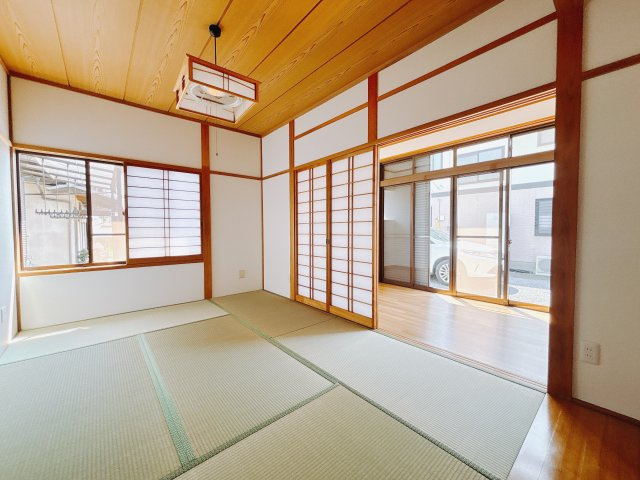 【中古戸建】前橋市鳥取町1期　の和室|■1階和室｜和室を書斎にしたり、冬にはコタツを敷いて家族みんなで年越しをするのもいいですね。家族みんなのお気に入りの空間になります♪