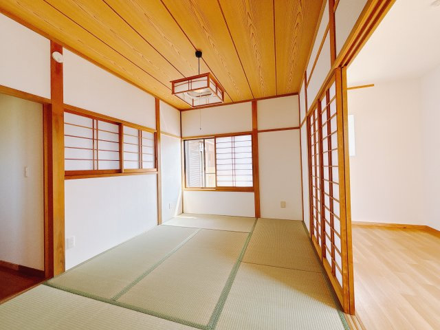 【中古戸建】前橋市鳥取町1期　の和室|■1階和室｜和室でしか味わえない畳ならではの香りや素材で和のやすらぎを感じてください♪休日はお子様とお昼寝するのにも最適です！