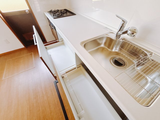 【中古戸建】前橋市鳥取町1期　のキッチン|■キッチン｜全スライド式収納キッチン♪お皿や鍋の出し入れもラクラクです（＾＾）！