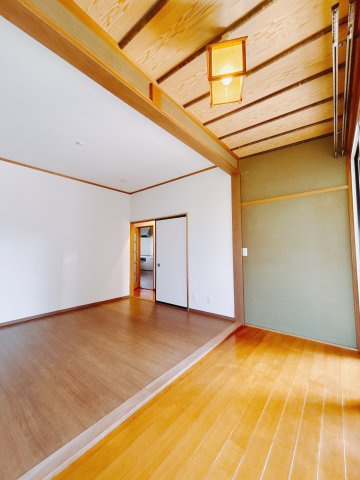 【中古戸建】前橋市鳥取町1期　の居間・リビング|■リビング｜陽当たり良好のリビングダイニング♪賃貸では叶わなかった、お友達とのホームパーティや大音量で映画やテレビを楽しむことができます(*^^*)