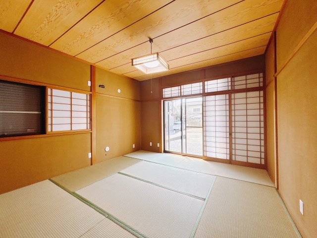 【中古戸建】前橋市鳥取町1期　の和室|■和室｜「続き間の和室」は子育て世代にこそ適しています。お子様のお昼寝スペースや、洗濯物をたたむのに便利です。客間やリビングの延長としても使えます。