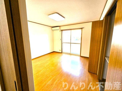 【居間・リビング】 | レジデンスイマイ | こちらの居間で趣味の時間をお楽しみください