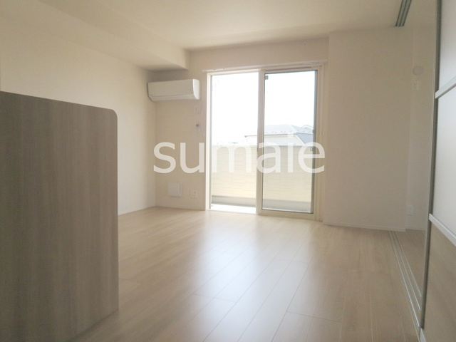 ヴェルドミールカシマⅡの居間・リビング|フローリングのお部屋です。