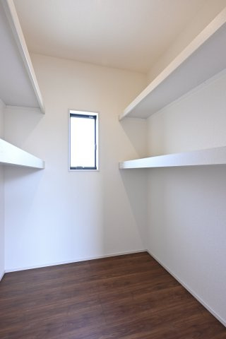 【収納】 | 大泉町第6仙石　一建設＜全５棟＞ | 寝室にはウォークインクローゼットがついておりおしゃれなご家族もうれしい空間です♪