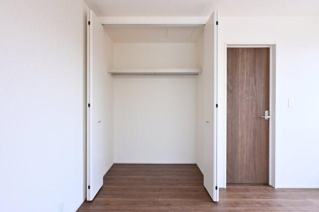 【収納】 | 大泉町第6仙石　一建設＜全５棟＞ | 2階の各居室にはしっかりとした容量のスペースを確保しているので、お部屋は美しい空間を保てますね♪