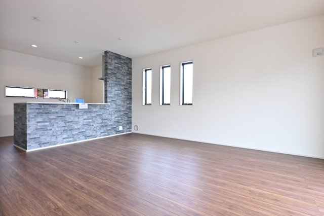 【居間・リビング】 | 大泉町第6仙石　一建設＜全５棟＞ | お友達を呼んでホームパーティーもできる広々ダイニングです♪
