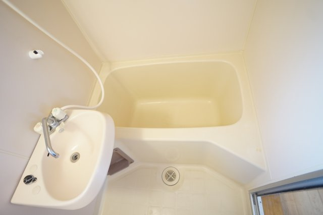 メゾンK【当社管理物件】の浴室|バス・トイレ別です　