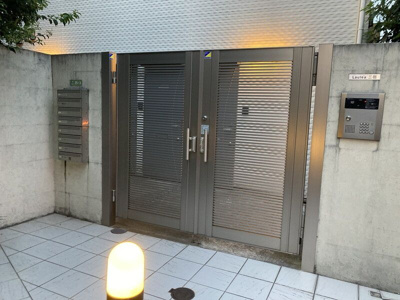 【エントランス】 | ラウレア三宿