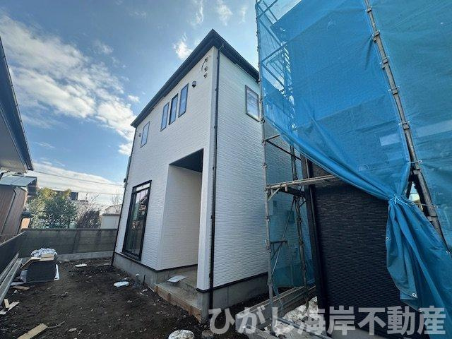 平塚市東八幡１丁目　新築戸建　全２棟の外観|3月19日撮影　建築中　現地外観