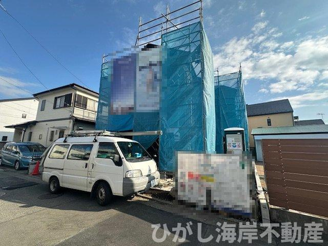 平塚市東八幡１丁目　新築戸建　全２棟の前面道路含む現地写真|3月19日撮影　建築中　現地外観